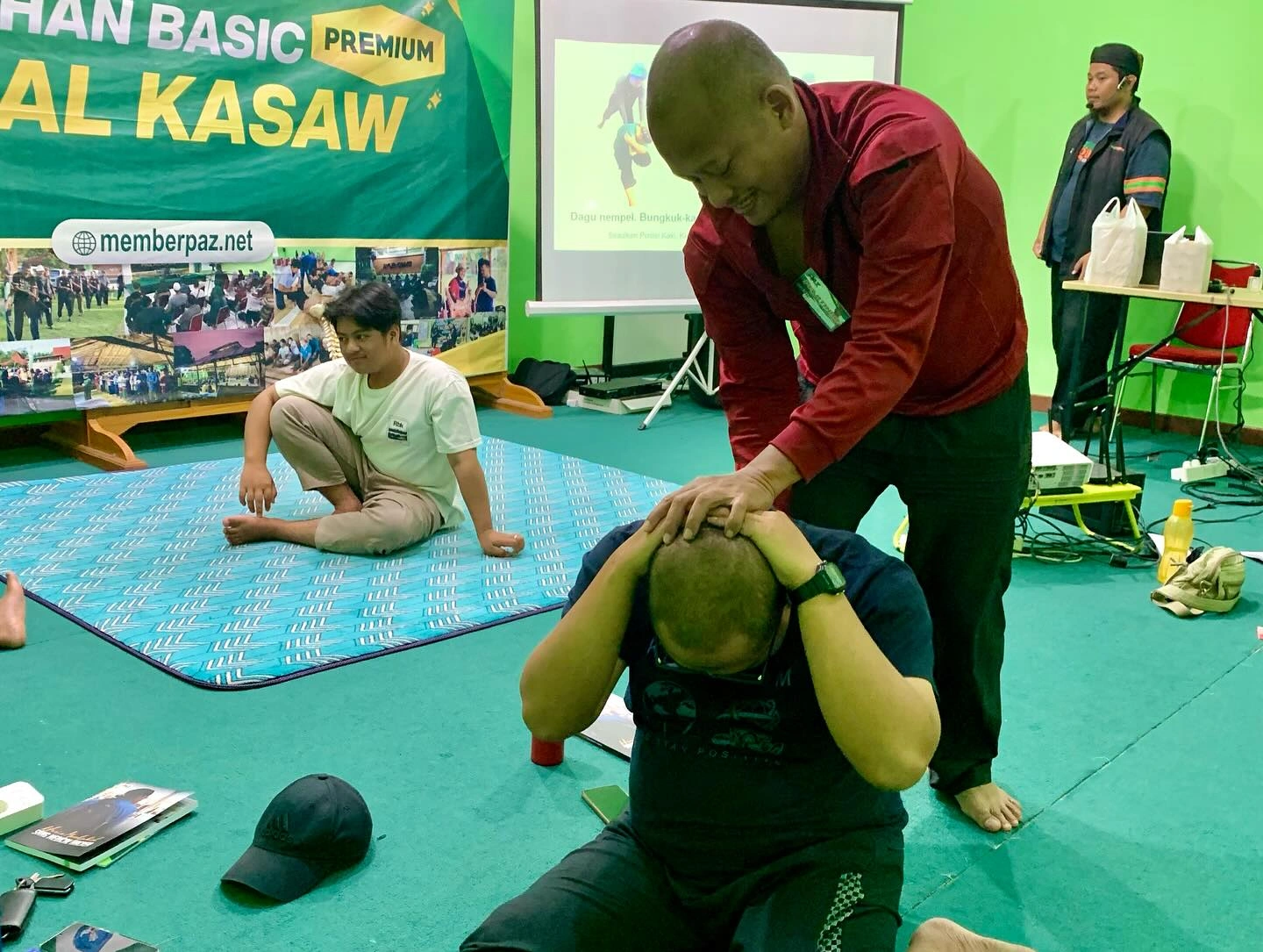 Pengobatan Holistik Diabetes, Benjolan Payudara, dan Stroke di Kabupaten Siak