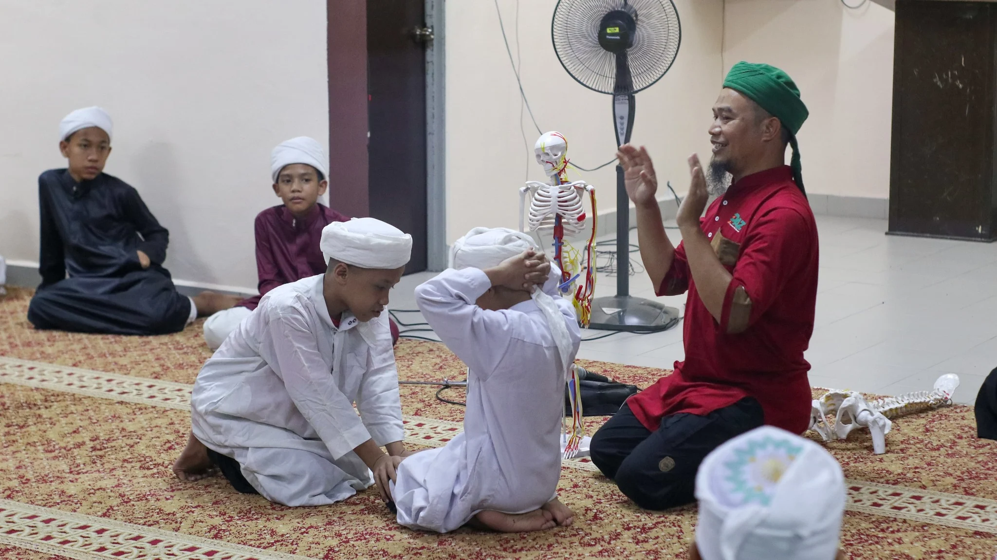 Pengobatan Sehat dengan Terapi Alami untuk Stroke, Skoliosis, dan Cerebral Palsy di Sorong