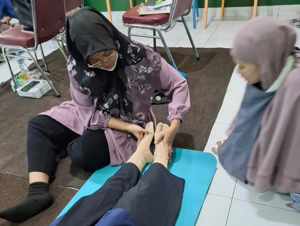 Pengobatan Terapi untuk Stroke, Skoliosis, dan Cerebral Palsy di Kabupaten Brebes