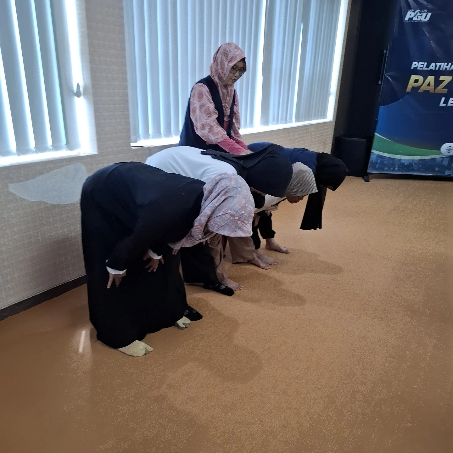 Ikhtiar Sehat Mengatasi Skoliosis, Cerebral Palsy, Diabetes, dan Benjolan Payudara di Kota Bukittinggi Lewat Terapi PAZ Al Kasaw